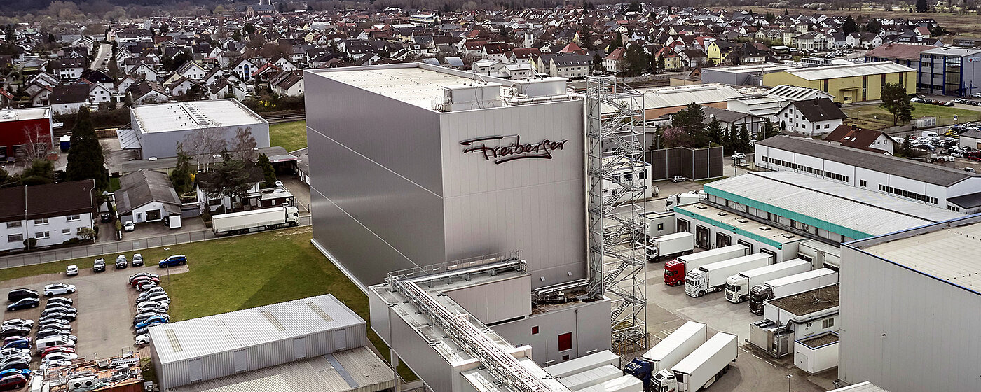 Luftbild einer Produktionsstätte.