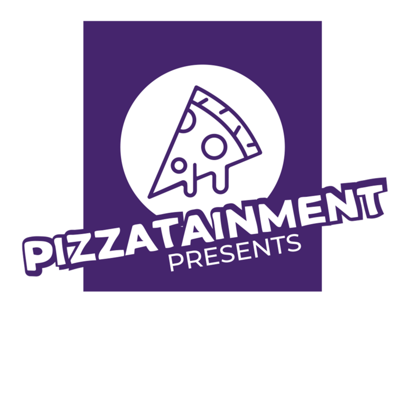 "Pizzatainment Presents" Logo. Lila Rechteck mit weißem Kreis und Lila Pizzastück-Illustration. 