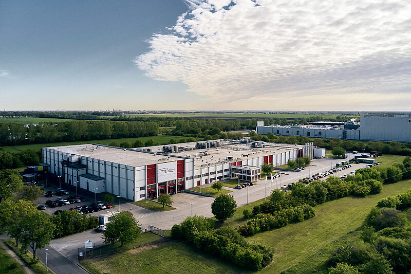 Luftbild einer Produktionsstätte.