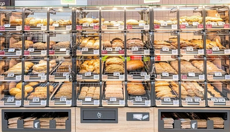 Selbstbedienung-Backshop mit verschiedensten Backwaren.