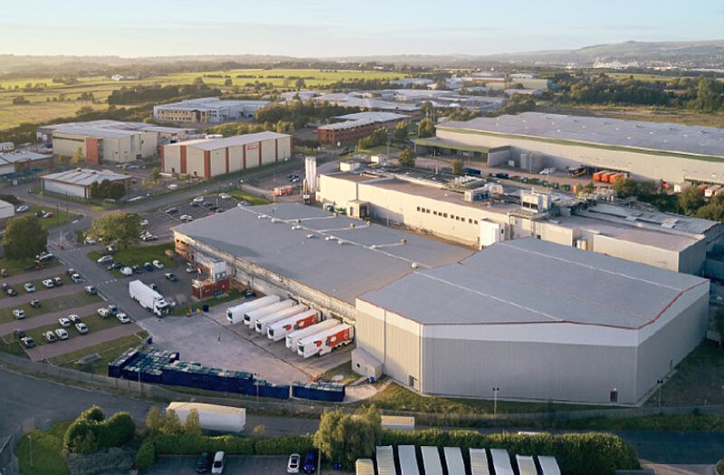 Industriebetrieb auf dem Land in Industriegebiet.